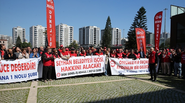 Seyhan Belediyesinde bir grup işçi eylem yaptı