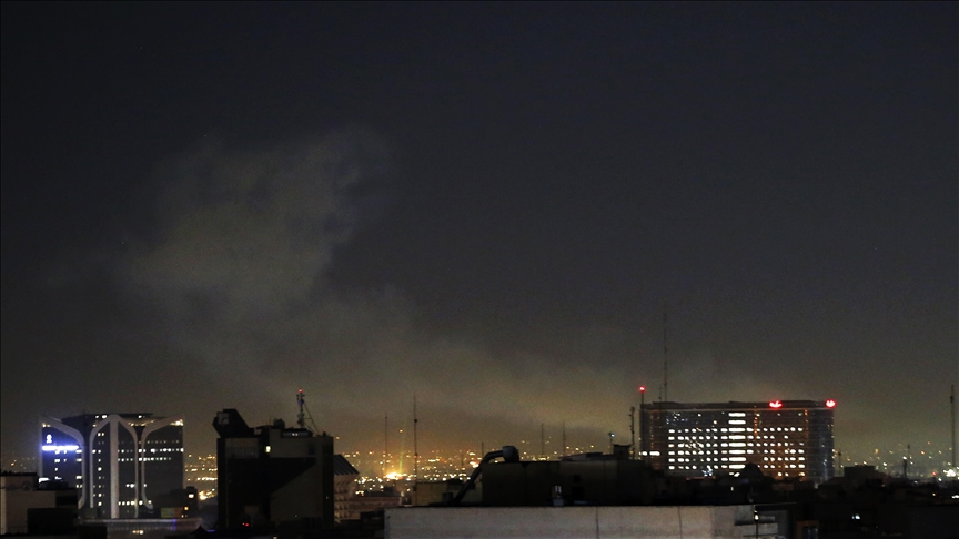 İran'ın başkenti Tahran'da sık aralıklarla patlamalar meydana geliyor