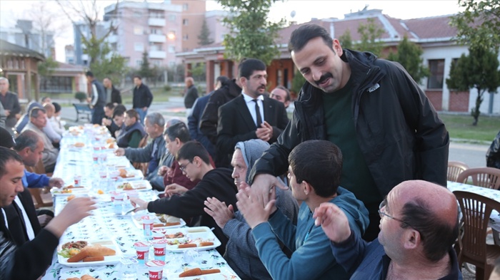 Karaisalı Kaymakamı Bozoğlan, engelli bireylerle iftarda buluştu