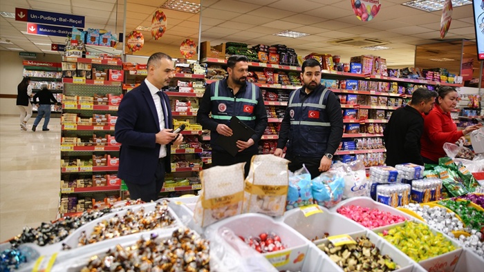 Adana'da Ramazan Bayramı öncesi marketlerde denetim yapıldı