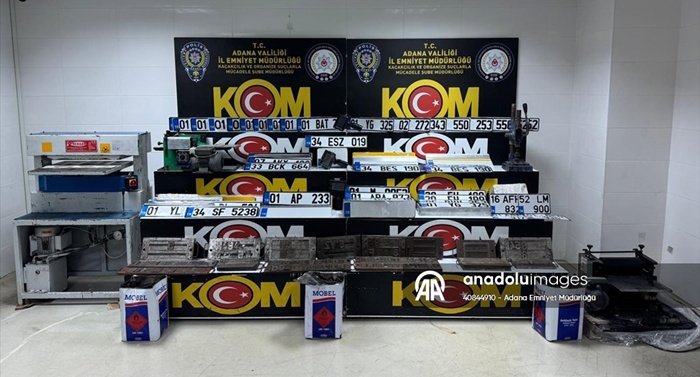 Adana'da araçlarını hatalı park eden 150 kişiye para cezası kesildi