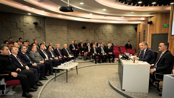 Vali Yavuz, “Hem vatandaşlarımızın can güvenliğini sağlamak hem de hayvanların yaşam hakkını korumak zorundayız.”