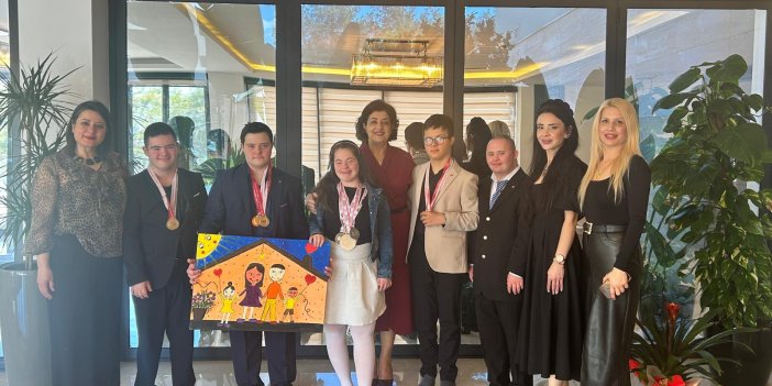 Vali Mustafa Yavuz’un Eşi Süreyya Yavuz Hanımefendi Özel Gereksinimli Evlatlarımızı Misafir Etti