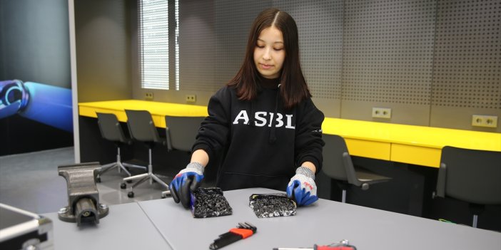 Lise öğrencisinin asfalt dayanıklılığını plastik atıklarla artırdığı projesi 4 ödül aldı