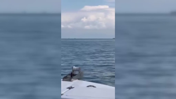 Adana'da denizde mahsur kalan 3 kişi balıkçılar tarafından kurtarıldı