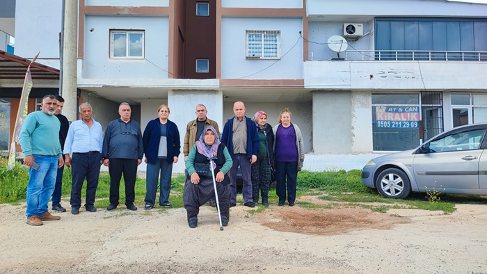 Adana'da şehit annesinin dramı: "Can verdim, evimde oturamıyorum"