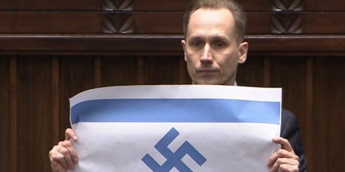 Polonyalı milletvekili Berkowicz, parlamentoda Nazi sembollü İsrail bayrağı açtı