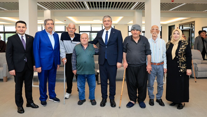 Vali Mustafa Yavuz, İmamoğlu Karsantılı Hasan Yaşlı Bakım Ve Rehabilitasyon Merkezinde Büyüklerimizle Bir Araya Geldi