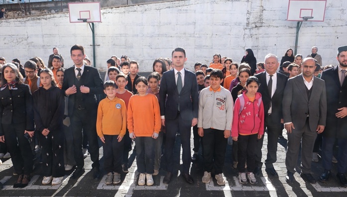 Aladağ Kaymakamı Sançar Batuhan Kurdu ortaokul öğrencileriyle buluştu
