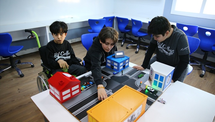 Serebral palsili Yağız, engellilerin yaşadığı otopark sorununa yapay zeka destekli çözüm geliştirdi