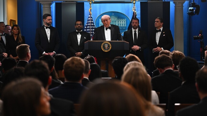 Trump, Beyaz Saray Muhabirleri Derneği yemeğinde silah sesleri duyulması üzerine salondan çıkarıldı