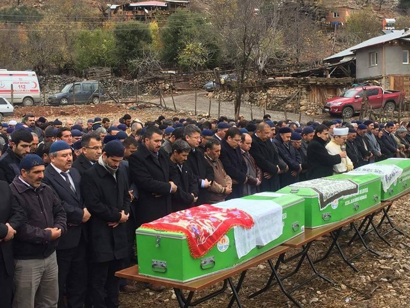 Yurt yangını faciası kurbanları toprağa verildi 