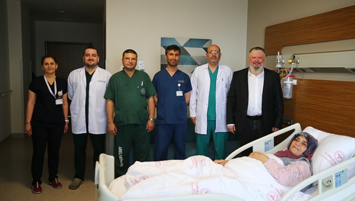 61 yaşındaki hastanın karnından 6 yılda 20 kilo 100 gramlık tümör çıkarıldı