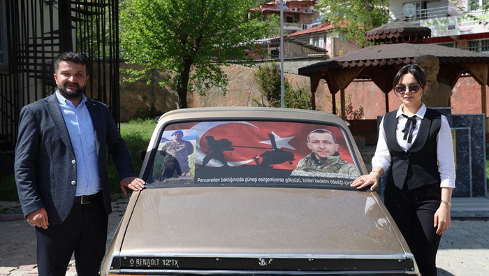 Fekeli gaziden Kaymakam Yılmaz'a, Ferdi Tayfur'un "Hatıran Yeter" şarkısıyla teşekkür