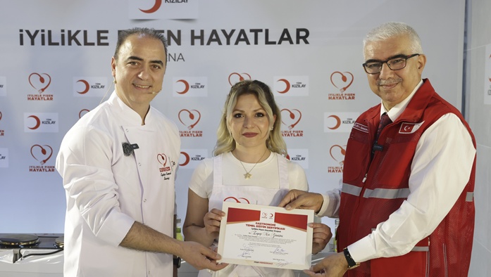 Adana'da kadınlar aşçılık atölyesinde eğitim aldı