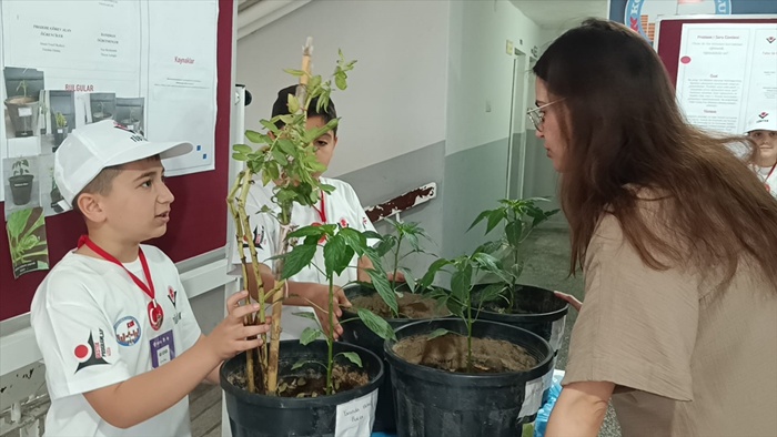 Kozan'da TÜBİTAK 4006 Bilim Fuarı düzenlendi