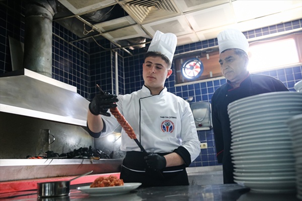 Adanalı genç şefler, hazırlayacakları yemeklerle Türkiye şampiyonu olmayı hedefliyor