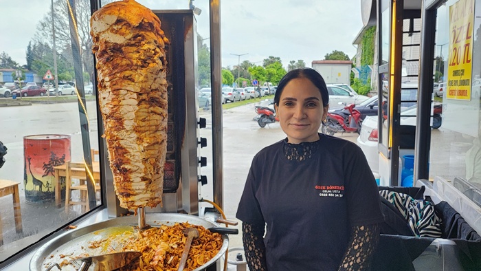 Adana'da 5 döner yiyip hesap ödemeden gittiler