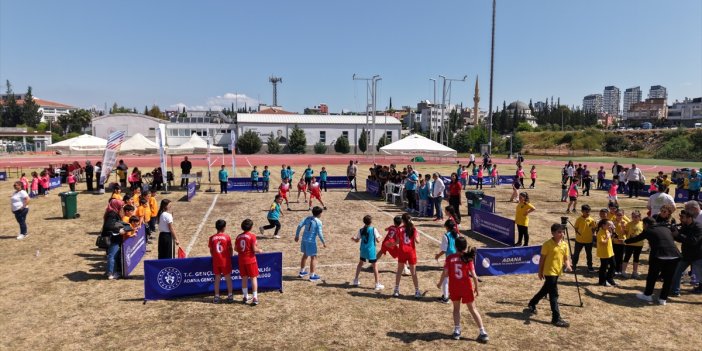 Adana'da çocuklar geleneksel oyunlarda final mücadelesi verdi