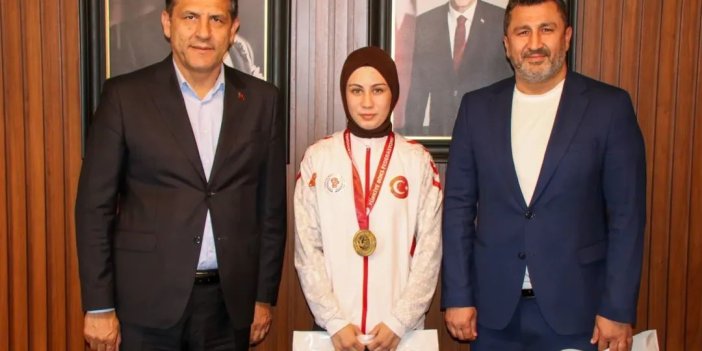 Kozanlı boksör Azranur, Gençler Olimpiyatları'nda Türkiye'yi temsil edecek