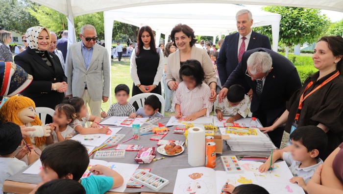 Süreyya Yavuz Hanımefendi Bilim Şenliğinde Evlatlarımızın Neşesine Ortak Oldu