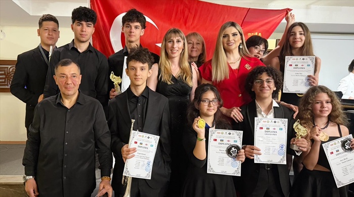 ÇÜ Devlet Konservatuvarı öğrencileri müzik yarışmasında 9 ödül aldı