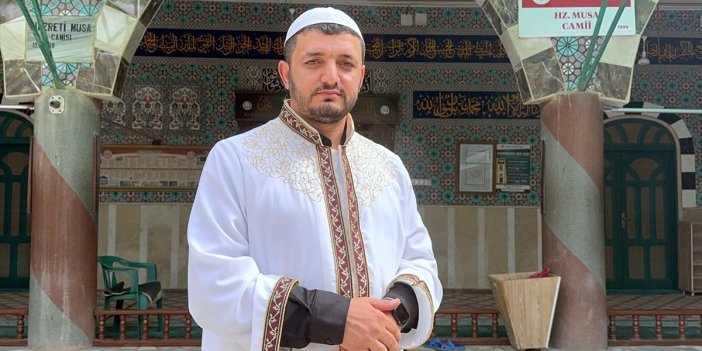 Adana'da camide kalp krizi geçiren kişinin imamın müdahalesiyle kurtulması kamerada