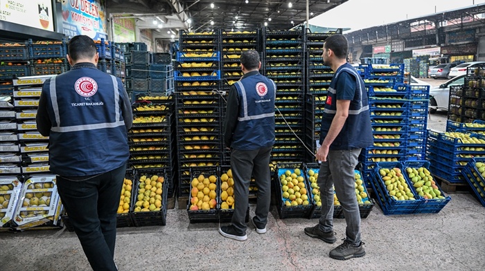 Adana'da meyve ve sebze toptancılarında denetim yapıldı