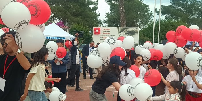 Kozan'da 350 çocuğa bayram hediyesi dağıtıldı