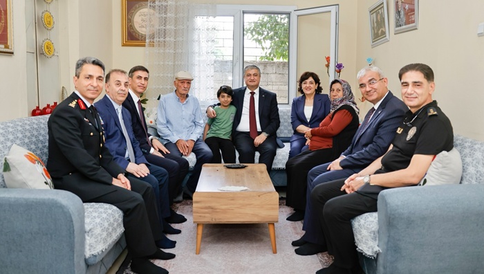 Vali Mustafa Yavuz Şehit Ailelerine Bayram Ziyaretinde Bulundu