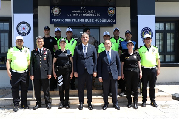 Adana Valisi Mustafa Yavuz emniyet personeliyle bayramlaştı