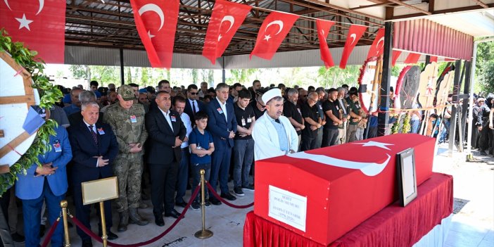 Trafik kazasında şehit olan polis memurunun cenazesi Adana'da defnedildi
