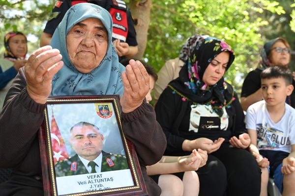 Kanser nedeniyle yaşamını yitiren yüzbaşının cenazesi Osmaniye'de defnedildi