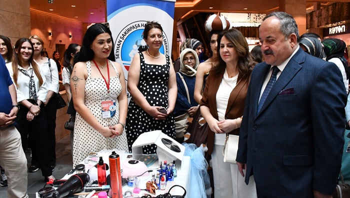 Adana'da "Hayat Boyu Öğrenme Şenliği" düzenledi