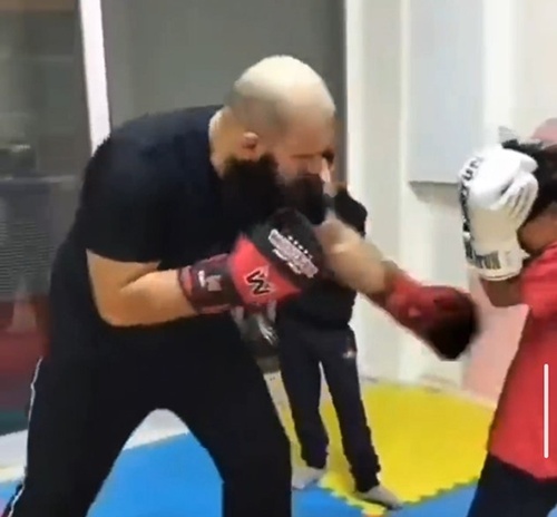 Çayda kaybolan gencin çocuklara boks öğretirken görüntüleri ortaya çıktı