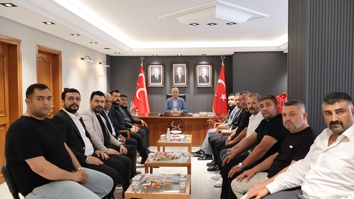 MHP Adana İl Başkanı Kanlı: “Yollar Delik Deşik, Trafik Kilitlenmiş Durumda”