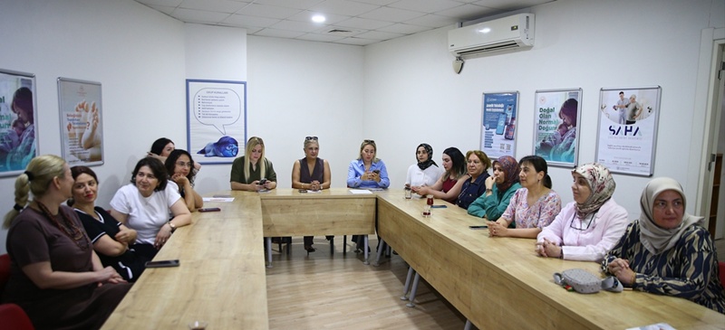 Adana'da kadın muhtarlara "Her Gebeye Bir Ebe" uygulaması anlatıldı