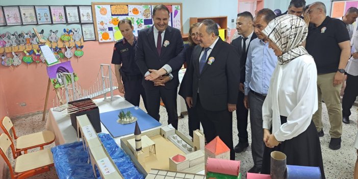 Adana'da ilkokul öğrencilerine kıyafet desteğinde bulunuldu