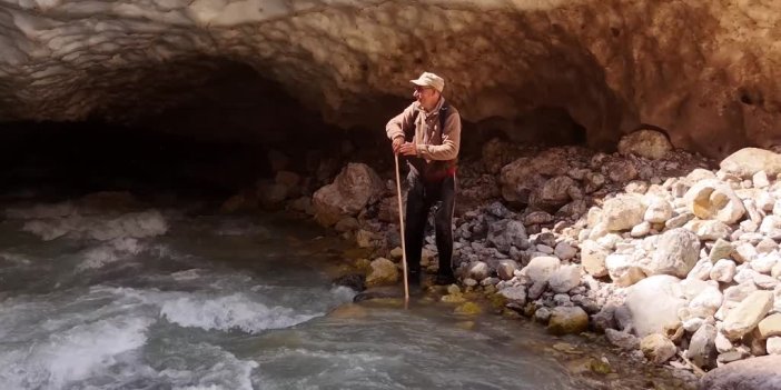 Havaların ısınmasıyla Aladağlar'daki Aksu Vadisi'nde kar tünelleri oluşmaya başladı