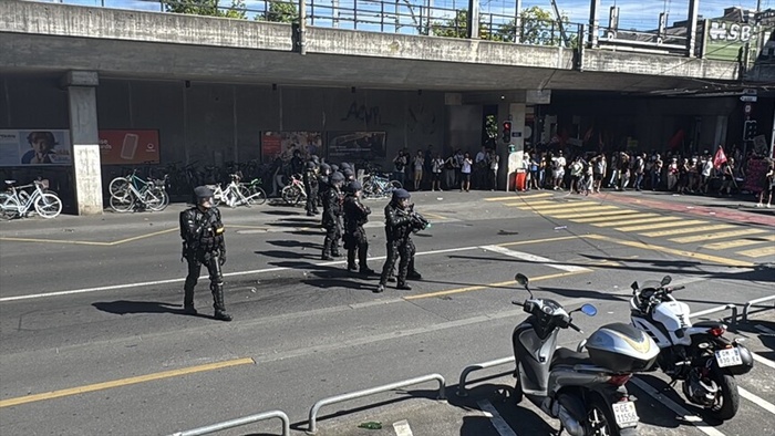 Cenevre'de barışçıl başlayan G7 Zirvesi karşıtı eylem, polisin biber gazlı müdahalesiyle son buldu