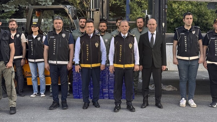 İstanbul'da bir tırda yaklaşık 130 kilogram eroin ele geçirildi
