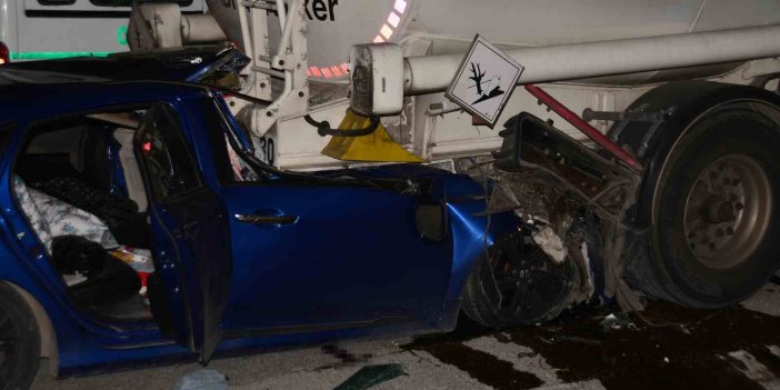 Adana’da otomobil tıra çarptı: 1 ölü, 2 yaralı