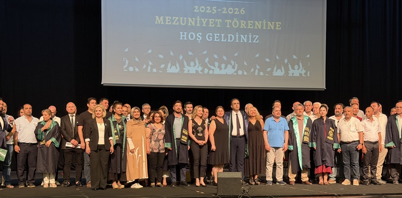 ÇÜ Kozan İşletme Fakültesi ve Adana Meslek Yüksekokulu'ndan mezun olan öğrenciler için tören düzenlendi.