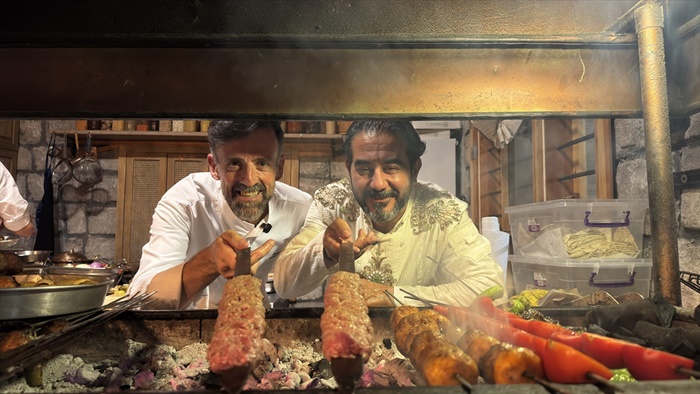 Fransız şef, tescilli Adana kebabının "lezzet sırları"nı ustasından öğrendi