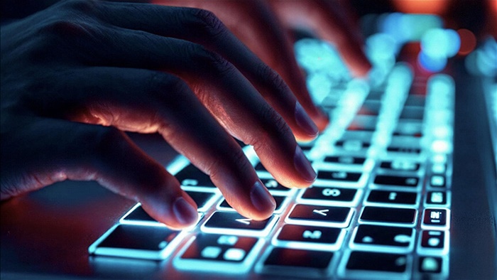 Yapay zekayla oluşturulan sahte ünlü reklamları dolandırıcılık tuzağına dönüşüyor