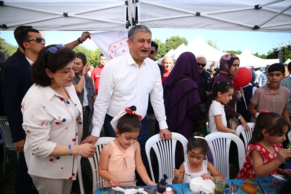 Adana'da "Aile ve Çocuk Şenliği" düzenlendi