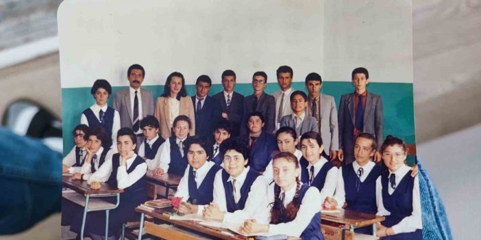 45 yıllık öğretmeni eşinin emeklilik sürprizi gözyaşlarına boğdu