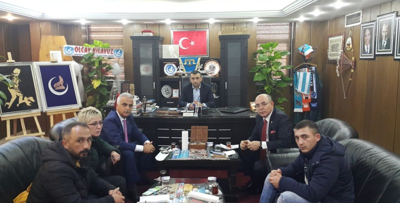 Karakaya ve Baş’tan engelli vatandaşlara karanfil