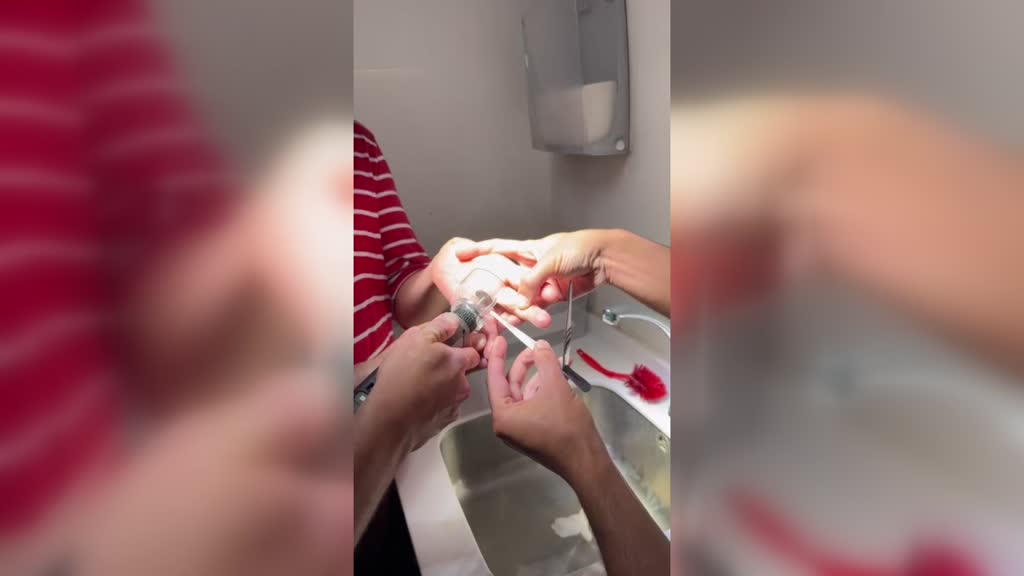 Adana'da parmakta sıkışan yüzüğü hastaneye çağrılan itfaiye çıkardı