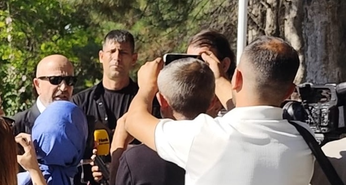 Aksakallı, "Şehit Ömer Halisdemir ihanet sürüsünün içine dalıp Semih Terzi'yi öldürerek bu ihanete 'dur' demiştir"